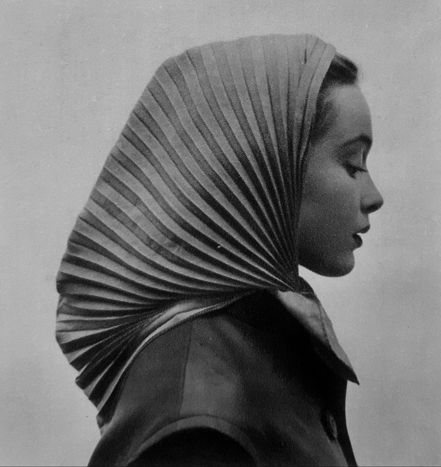 Givenchy
Collection Haute Couture
Printemps / Eté 1952 1017672847065977293