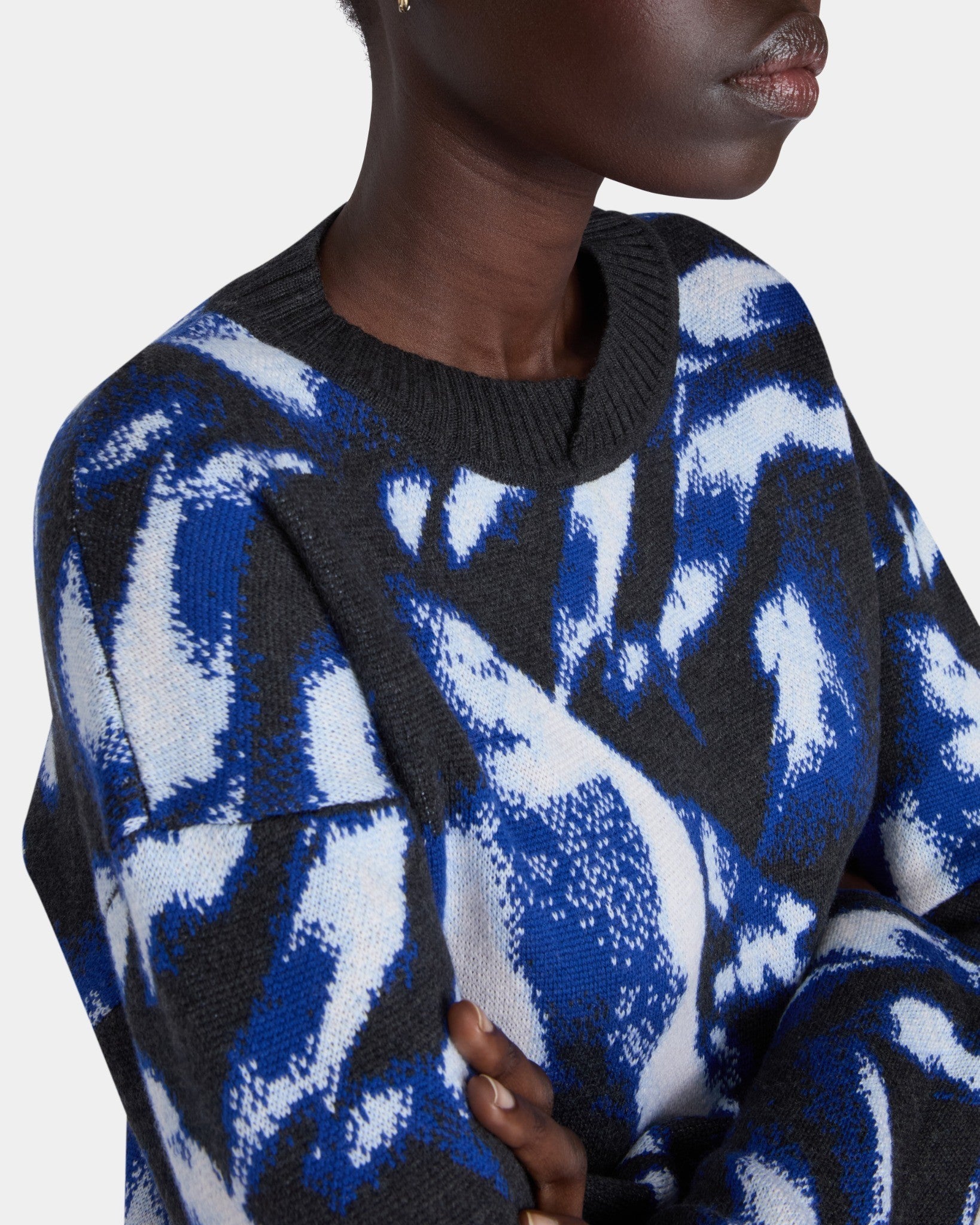 BOXY JACQUARD SWEATER IN BLUE