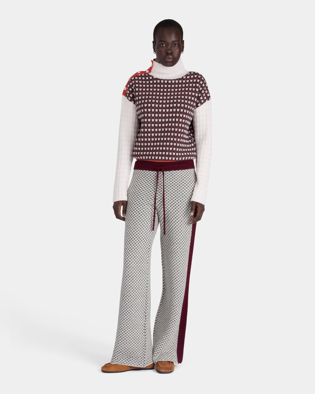 GRAPHIC TURTLENECK SWEATER
