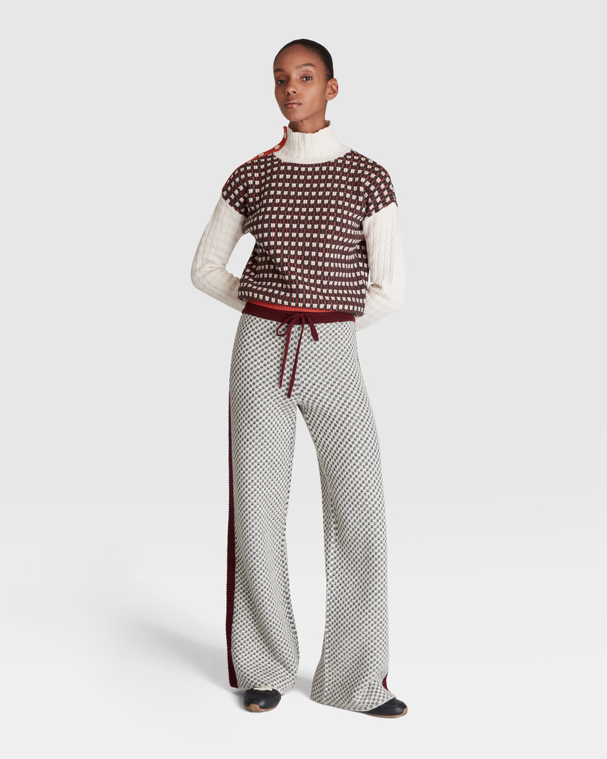 GRAPHIC TURTLENECK SWEATER