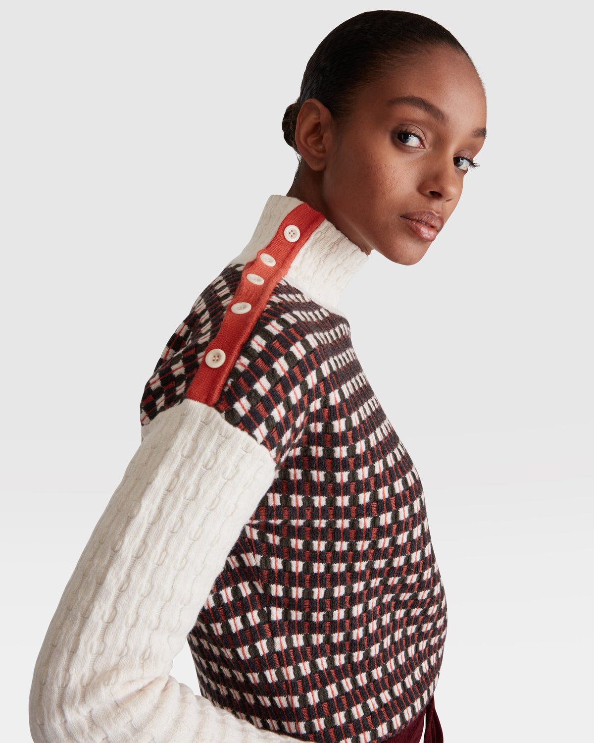 GRAPHIC TURTLENECK SWEATER
